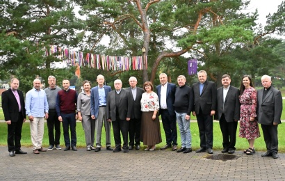 Tęsiama graži tradicija – savivaldybės vadovai susitiko su Varėnos rajone tarnaujančiais kunigais Tęsiama graži tradicija – savivaldybės vadovai susitiko su Varėnos rajone tarnaujančiais kunigais