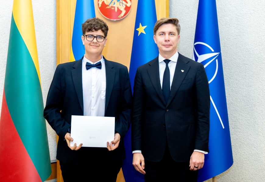 Alytiškiui Ernestui Krisiulevičiui didžiulį įspūdį paliko apsilankymas griežtai saugomoje erdvėje, kurioje spausdinami bei pakuojami valstybinių brandos egzaminų darbai