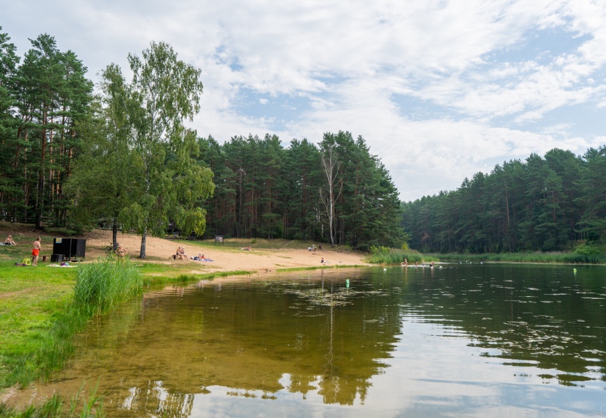 Tęsiami Alkos valymo darbai – švarinamas tvenkinio dugnas Tęsiami Alkos valymo darbai – švarinamas tvenkinio dugnas