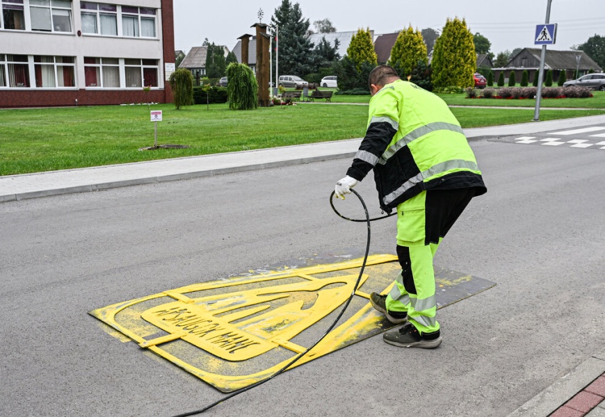 Prie rajono mokyklų ryškėja perėjos, rugsėjį moksleiviai bus apdrausti, vyks saugaus elgesio kelyje pamokos Prie rajono mokyklų ryškėja perėjos, rugsėjį moksleiviai bus apdrausti, vyks saugaus elgesio kelyje pamokos