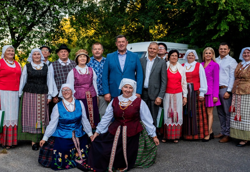 „Žolynų“ 20-metis Eičiūnuose: dainomis pagerbtos tradicijos ir jų puoselėtojai