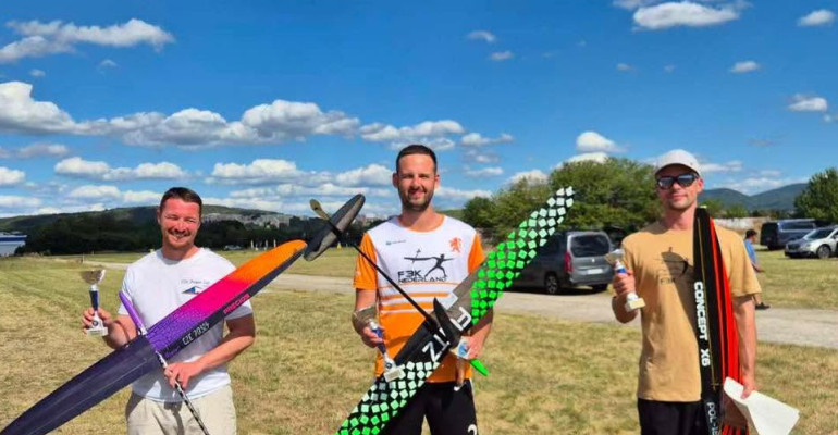 Alytiškiai Adas ir Ričardas Šiumbriai – tarp stipriausių F3K Pasaulio taurės etapo sportininkų Alytiškiai Adas ir Ričardas Šiumbriai – tarp stipriausių F3K Pasaulio taurės etapo sportininkų