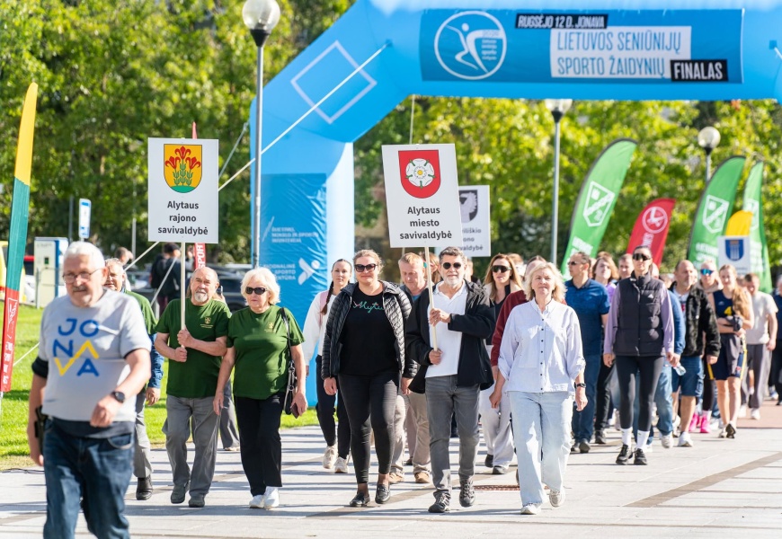 Lietuvos seniūnijų sporto žaidynių finale Alytaus tinklininkės iškovojo aukso, o šaškininkai – sidabro medalius!