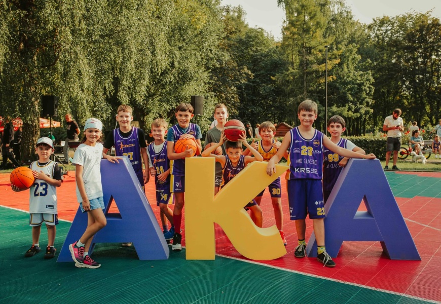 Rugsėjo 14 dieną Jaunimo parke – krepšinio šventė šeimoms: batutai, žaidimai, dovanos ir „Alytaus KRS” komandos pristatymas