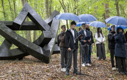 Vidzgirio miške pagerbtas Lietuvos žydų genocido aukų atminimas