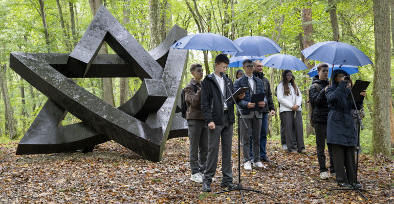 Vidzgirio miške pagerbtas Lietuvos žydų genocido aukų atminimas