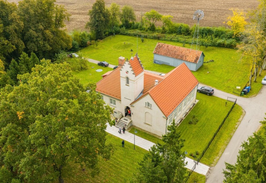 Ypatinga sukaktis – Kurnėnų Lauryno Radziukyno mokyklai 90 metų Ypatinga sukaktis – Kurnėnų Lauryno Radziukyno mokyklai 90 metų