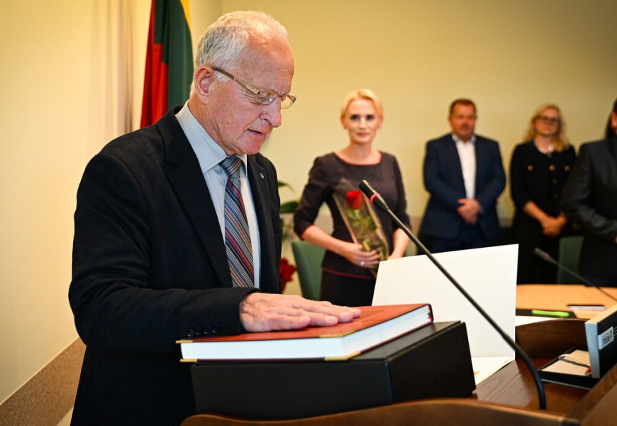 Prisiekė naujas tarybos narys