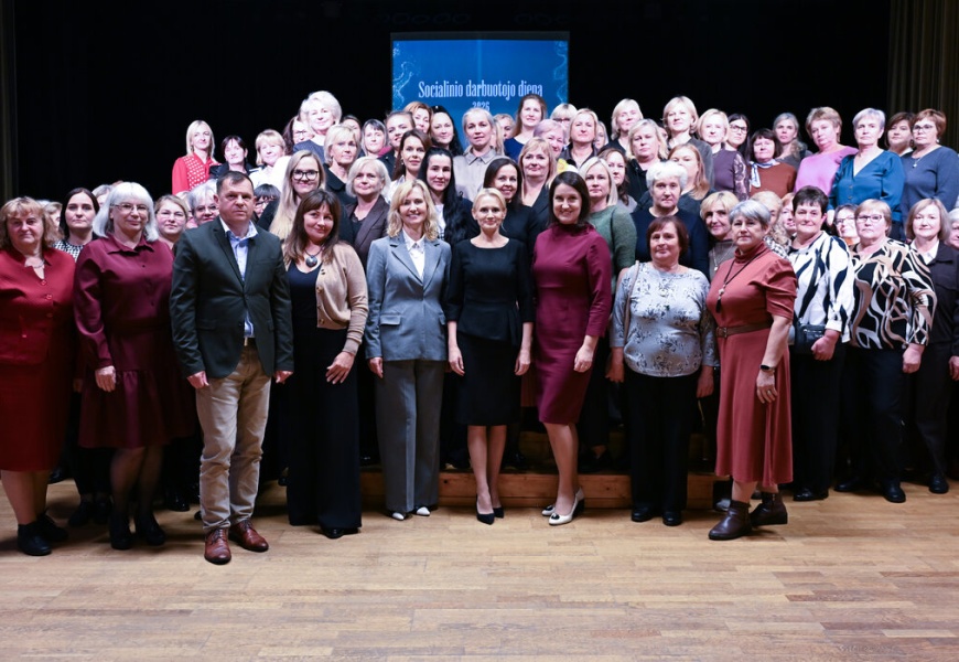 Socialiniams darbuotojams – padėka už prasmingą darbą Socialiniams darbuotojams – padėka už prasmingą darbą