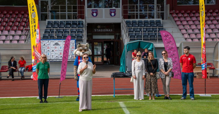 Sportas suvienijo: Alytaus stadione vyko įtraukusis renginys „Futbolas vienija“! Sportas suvienijo: Alytaus stadione vyko įtraukusis renginys „Futbolas vienija“!