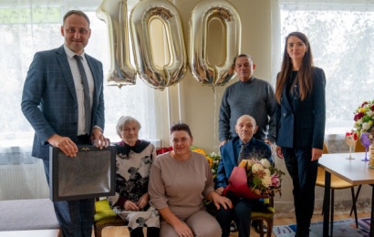 100 metų sulaukęs alytiškis Antanas: į parduotuvę keliauja pėsčiomis, o į turgų – taksi