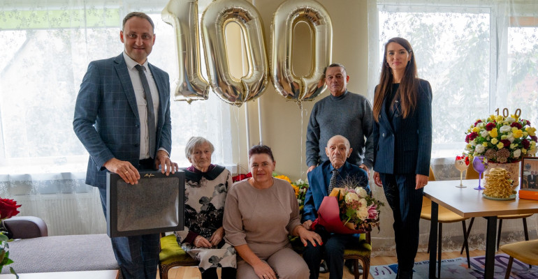 100 metų sulaukęs alytiškis Antanas: į parduotuvę keliauja pėsčiomis, o į turgų – taksi