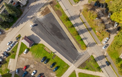 Lauko gatvėje suremontuota automobilių stovėjimo aikštelė atveriama gyventojams Lauko gatvėje suremontuota automobilių stovėjimo aikštelė atveriama gyventojams