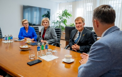 Alytaus savivaldybė ir „Solidarumas“ aptarė švietimo sektoriaus problemas bei galimus sprendimus Alytaus savivaldybė ir „Solidarumas“ aptarė švietimo sektoriaus problemas bei galimus sprendimus