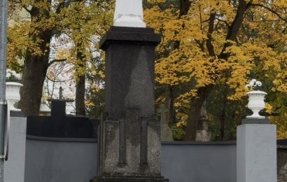 Kai užgęsta Vėlinių žvakės: rūpestis artimųjų kapais tęsiasi ir po šventės Kai užgęsta Vėlinių žvakės: rūpestis artimųjų kapais tęsiasi ir po šventės