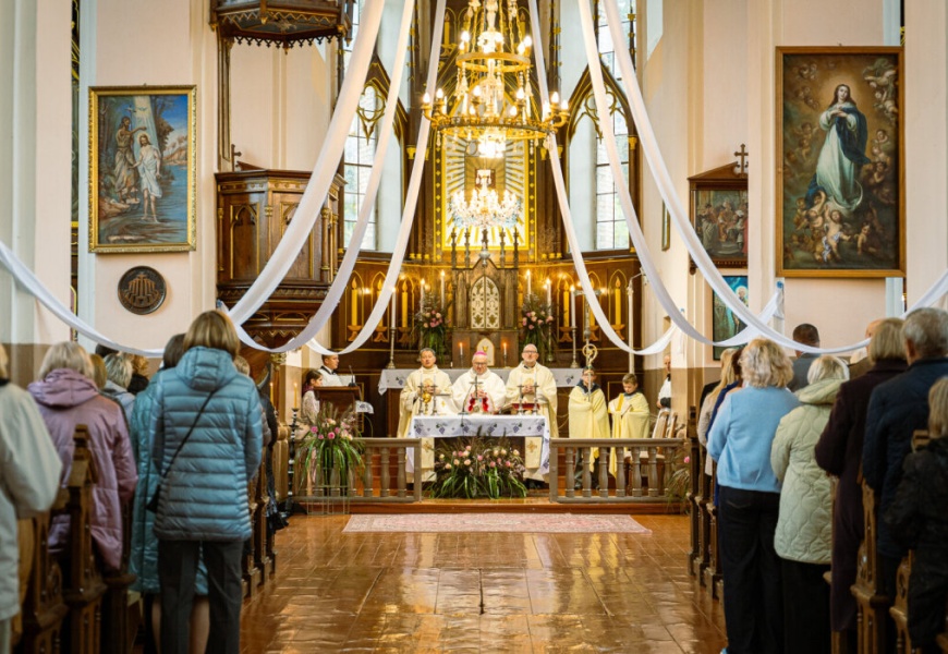Nemunaityje iškilmingai paminėti Švč. Mergelės Marijos Rožančinės atlaidai