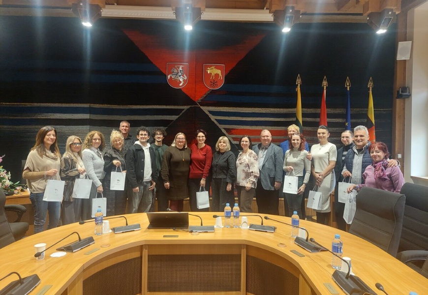 Savivaldybėje lankėsi Lazdijų Motiejaus Gustaičio gimnazijos Erasmus+ delegacija