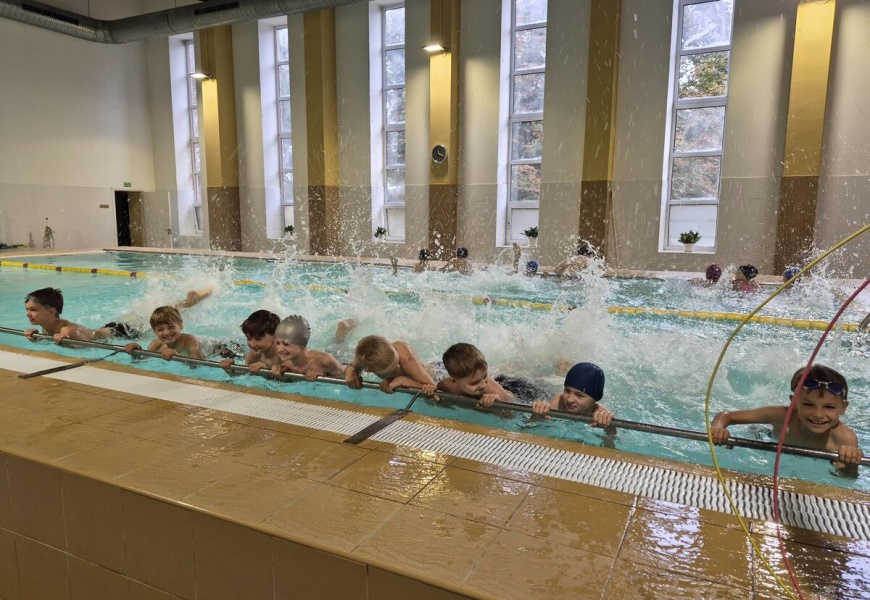 Lazdijų rajono trečiokai mokosi plaukti