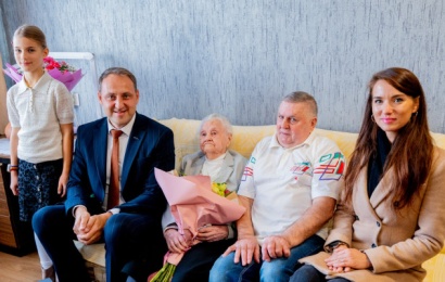 Šimtametė alytiškė Biruta Mikulėnienė: „Vaistų aš geriu mažai. Kartais išgeriu kokią tabletę nuo skausmo“ Šimtametė alytiškė Biruta Mikulėnienė: „Vaistų aš geriu mažai. Kartais išgeriu kokią tabletę nuo skausmo“