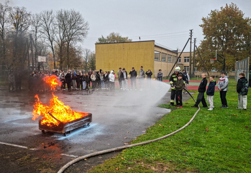 Dūmai, sirenos ir tikras išbandymas – Krokialaukyje vyko civilinės saugos atsparumo didinimo renginys Dūmai, sirenos ir tikras išbandymas – Krokialaukyje vyko civilinės saugos atsparumo didinimo renginys