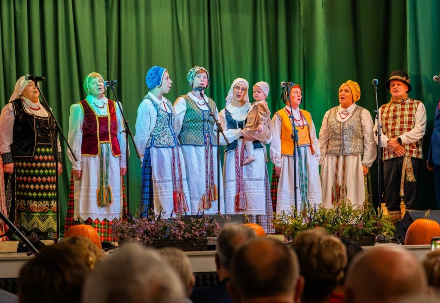 Bendruomenes subūrė spalvinga rudens melodijų šventė Bendruomenes subūrė spalvinga rudens melodijų šventė